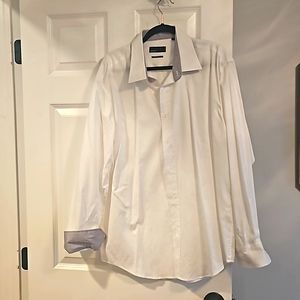 Quieti paisley button down collar shirt.